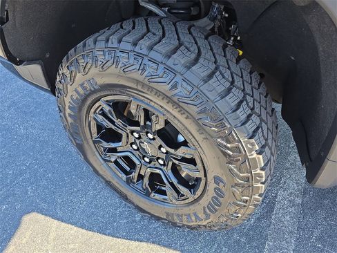 Certified 2022 Chevrolet Silverado 1500 ZR2 w/ Technology Package image 34