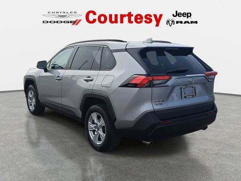 Used 2021 Toyota RAV4 XLE w/ Carpet Mat Package (TMS) AWD/4WD image 4
