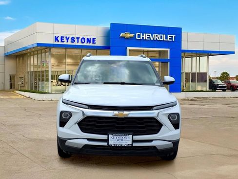 Used 2025 Chevrolet TrailBlazer LT AWD/4WD image 2