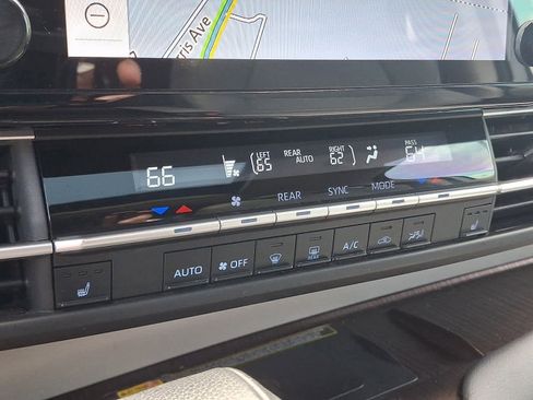 Certified 2021 Toyota Sienna XLE w/ XLE Plus Package FWD image 18