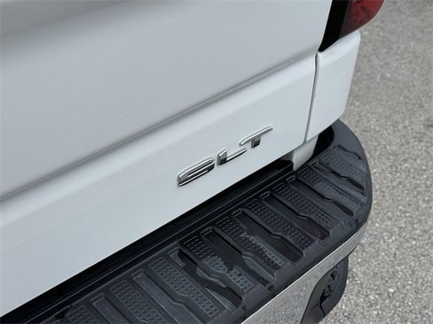 Used 2024 GMC Sierra 1500 SLT image 12