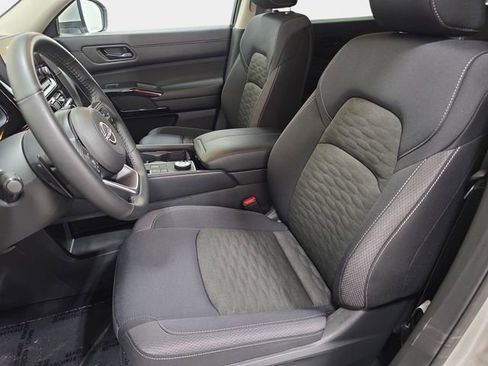 Used 2025 Nissan Pathfinder SV AWD/4WD image 13