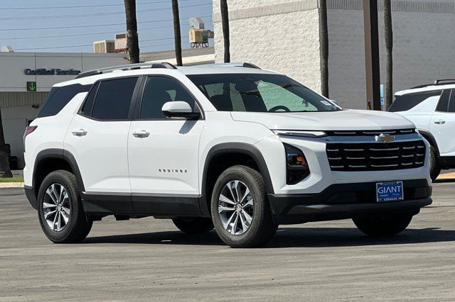 Used 2025 Chevrolet Equinox LT w/ Convenience Package II FWD image 2