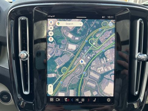 Certified 2025 Volvo XC40 B5 Ultra w/ Protection Package Premier image 22