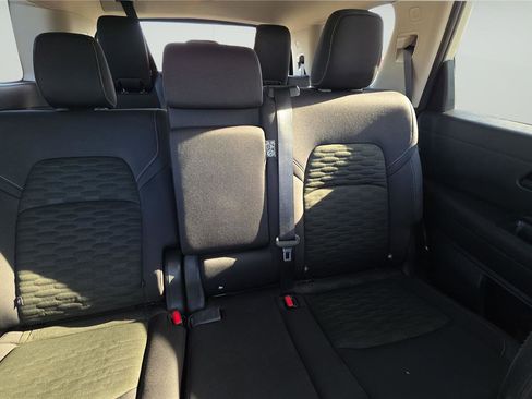 Used 2025 Nissan Pathfinder SV image 19