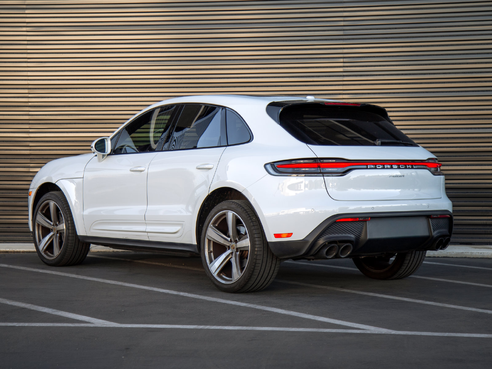 Certified 2024 Porsche Macan AWD/4WD image 3