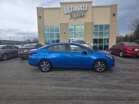 Used 2021 Nissan Versa SV image 1