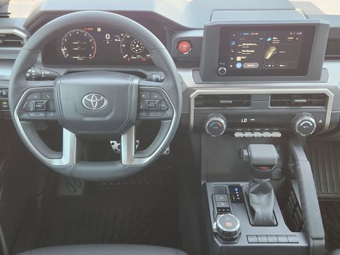 Used 2025 Toyota Tacoma TRD Sport AWD/4WD image 29