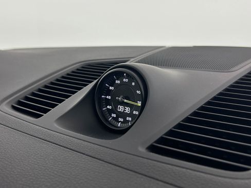 Used 2023 Porsche Cayenne Coupe image 21