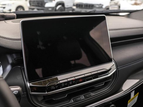 New 2026 Jeep Compass Latitude image 17