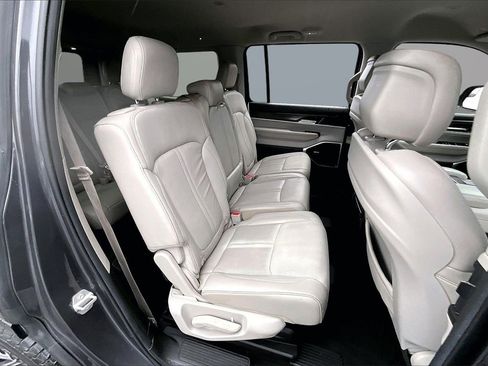 Used 2022 Jeep Wagoneer Series III image 24