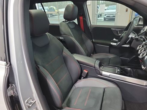 Used 2024 Mercedes-Benz GLB 35 AMG 4MATIC image 19