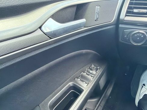 Used 2020 Ford Fusion SE FWD image 17