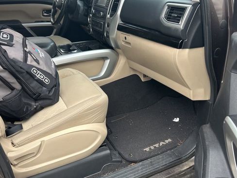 Used 2017 Nissan Titan SV image 15