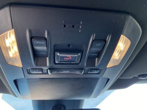 Used 2021 Toyota Highlander XSE FWD image 12