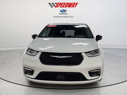 Used 2024 Chrysler Pacifica Touring-L FWD image 13