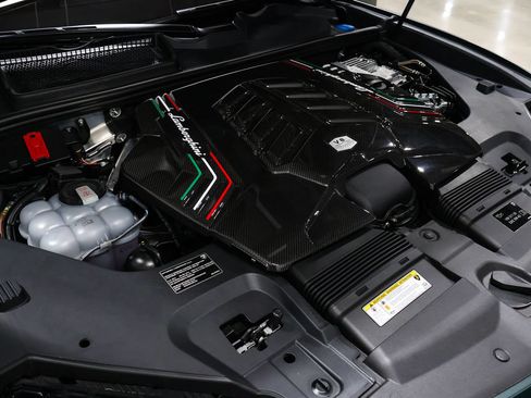 Used 2024 Lamborghini Urus Performante AWD/4WD image 67