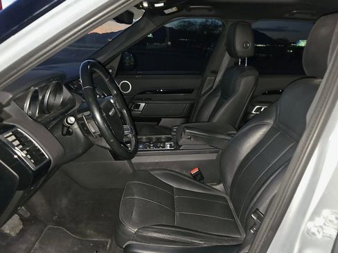 Used 2018 Land Rover Discovery SE image 5