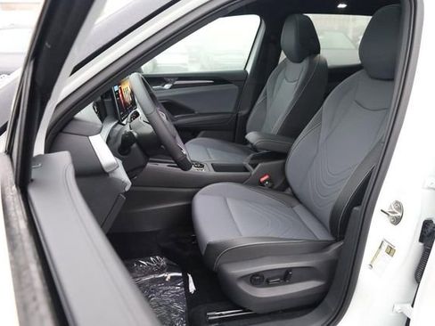 New 2026 Volkswagen Tiguan SE R-Line image 8