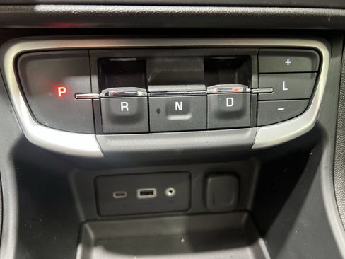 Used 2024 GMC Terrain SLE AWD/4WD image 19