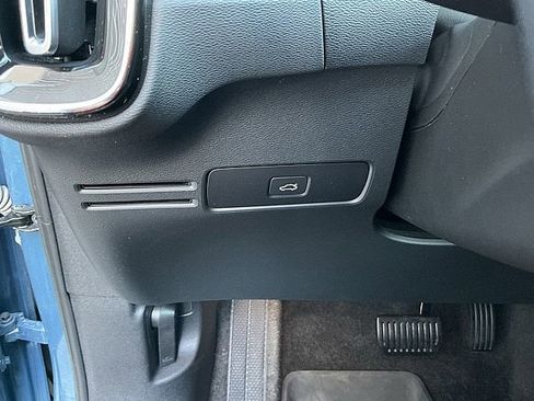 Certified 2023 Volvo XC40 Recharge Ultimate image 23