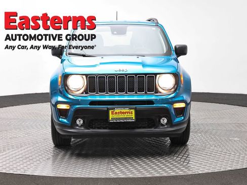 Used 2022 Jeep Renegade Latitude w/ Convenience Group AWD/4WD image 2