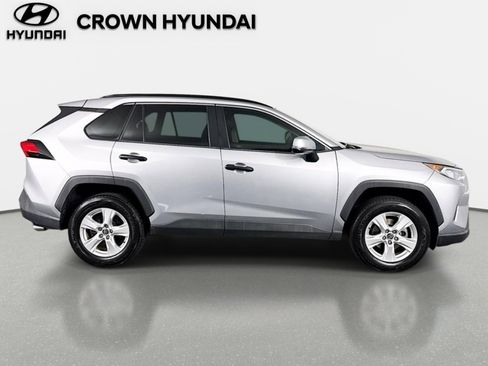 Used 2020 Toyota RAV4 XLE w/ Convenience Package FWD image 4