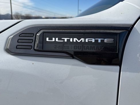 Used 2025 GMC Sierra 2500 Denali Ultimate image 12