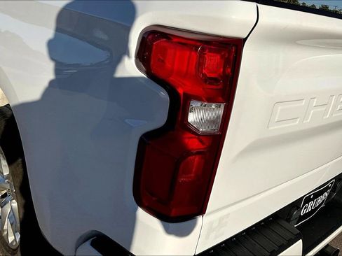 Used 2022 Chevrolet Silverado 1500 Custom image 37