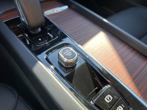 Certified 2025 Volvo V60 B5 Cross Country Plus image 29