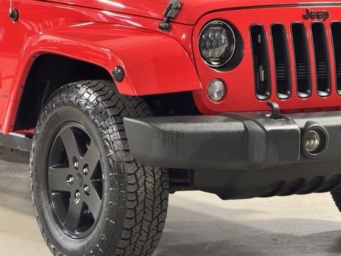 Used 2015 Jeep Wrangler Unlimited Sahara AWD/4WD image 3