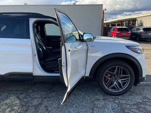 Used 2025 Ford Explorer ST-Line w/ Premium Package image 35