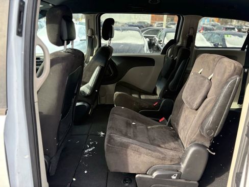 Used 2014 Dodge Grand Caravan SE image 19