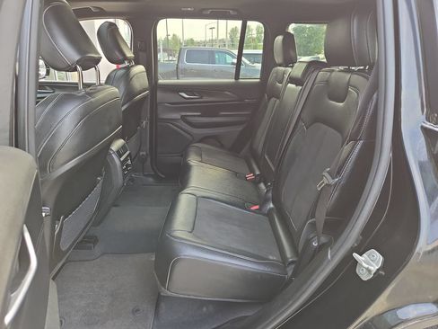 Used 2023 Jeep Grand Cherokee Altitude AWD/4WD image 15