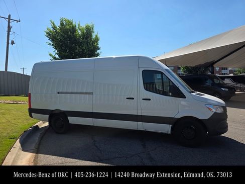 Used 2025 Mercedes-Benz Sprinter 2500 image 3