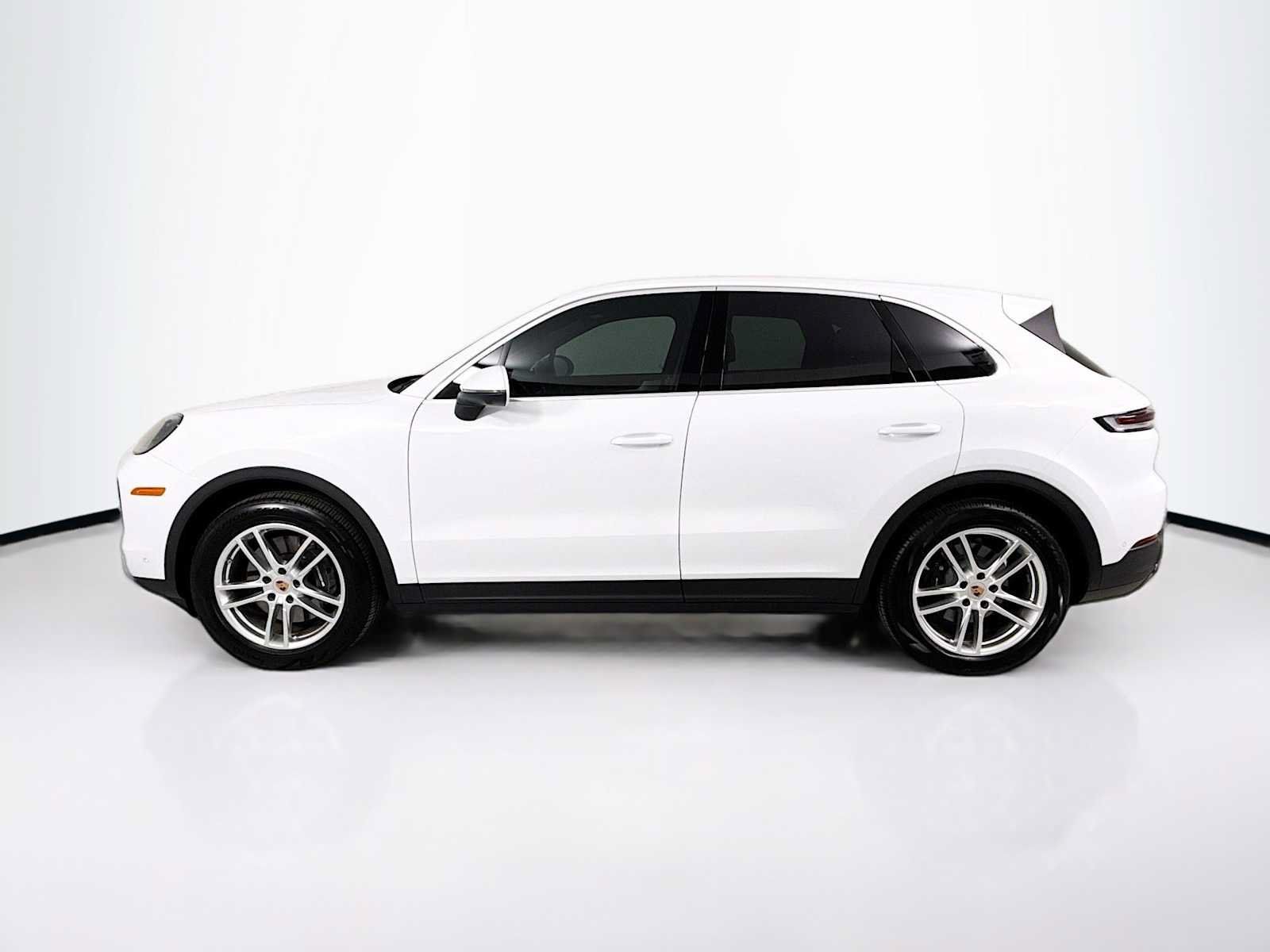 Certified 2025 Porsche Cayenne AWD/4WD image 2