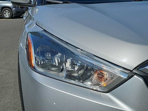 Used 2019 Nissan Kicks SV FWD image 9