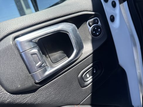 Used 2020 Jeep Gladiator Rubicon AWD/4WD image 17