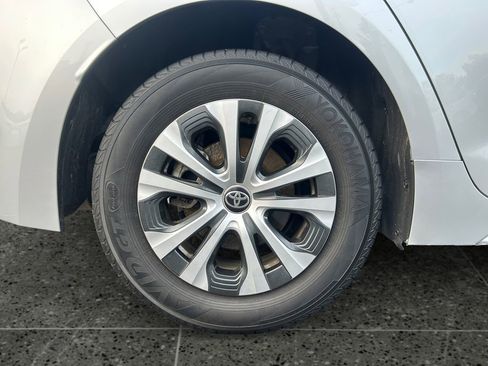 Used 2021 Toyota Corolla LE image 9