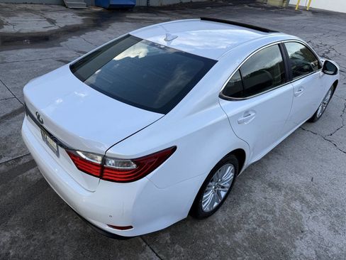 Used 2013 Lexus ES 350 w/ Luxury Pkg image 11