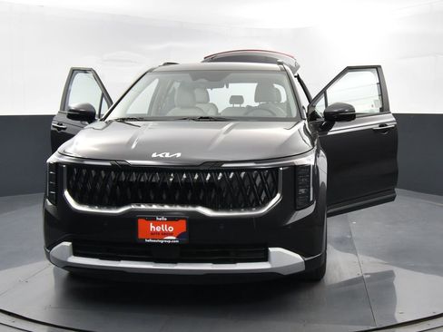 Used 2025 Kia Carnival EX image 37