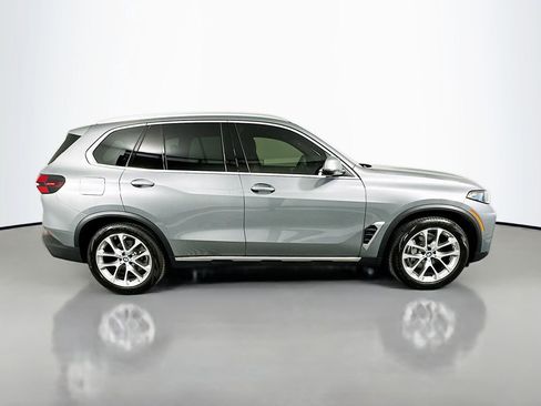 Certified 2024 BMW X5 xDrive40i w/ Premium Package AWD/4WD image 4