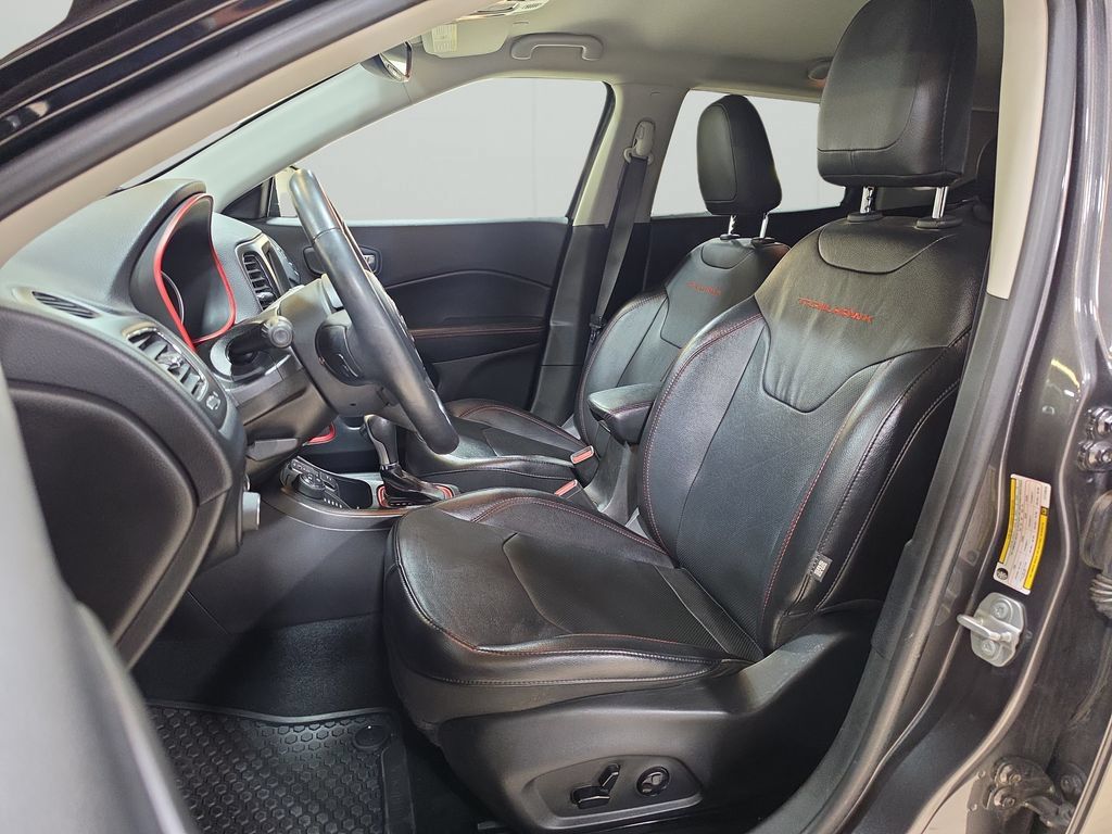 Used 2020 Jeep Compass Trailhawk w/ Leather Interior Group AWD/4WD image 10
