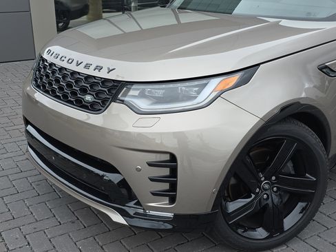 Certified 2025 Land Rover Discovery Dynamic SE image 11