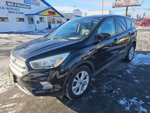 Used 2017 Ford Escape SE w/ SE Cold Weather Package image 2