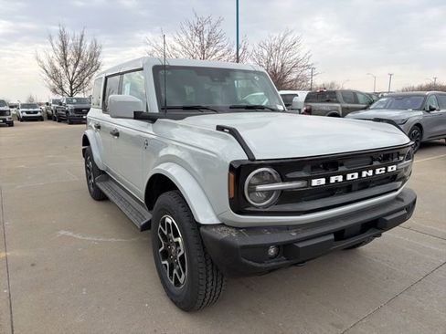 New 2026 Ford Bronco Outer Banks AWD/4WD image 2