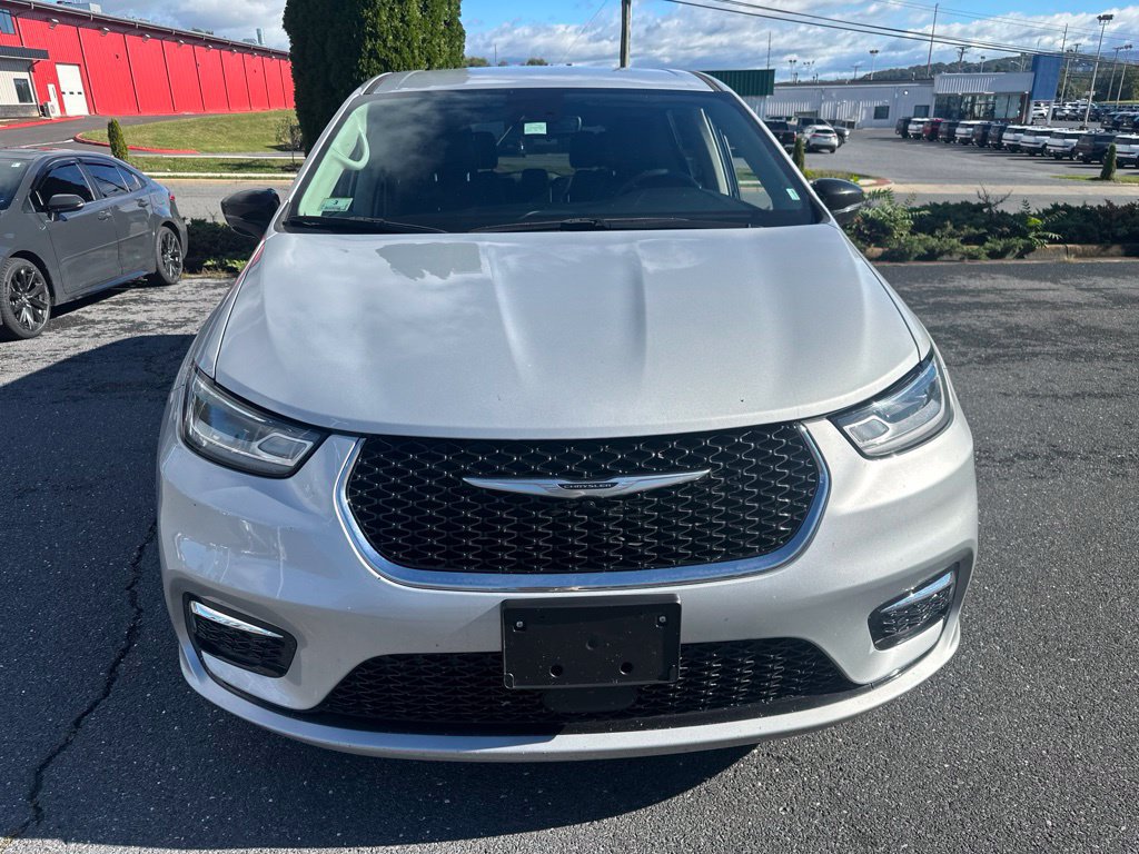 Used 2024 Chrysler Pacifica Touring-L FWD image 8