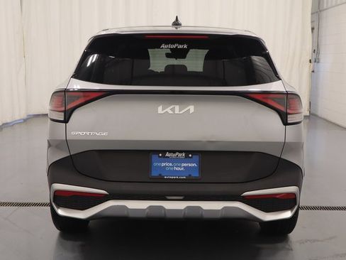 Used 2024 Kia Sportage LX image 8