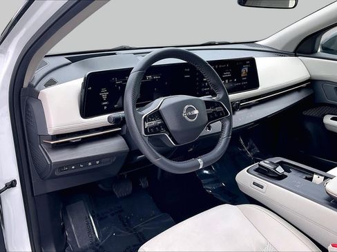Used 2023 Nissan Ariya AWD image 17