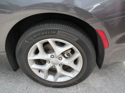 Used 2020 Chrysler Pacifica Touring-L Plus w/ Tire & Wheel Group FWD image 10